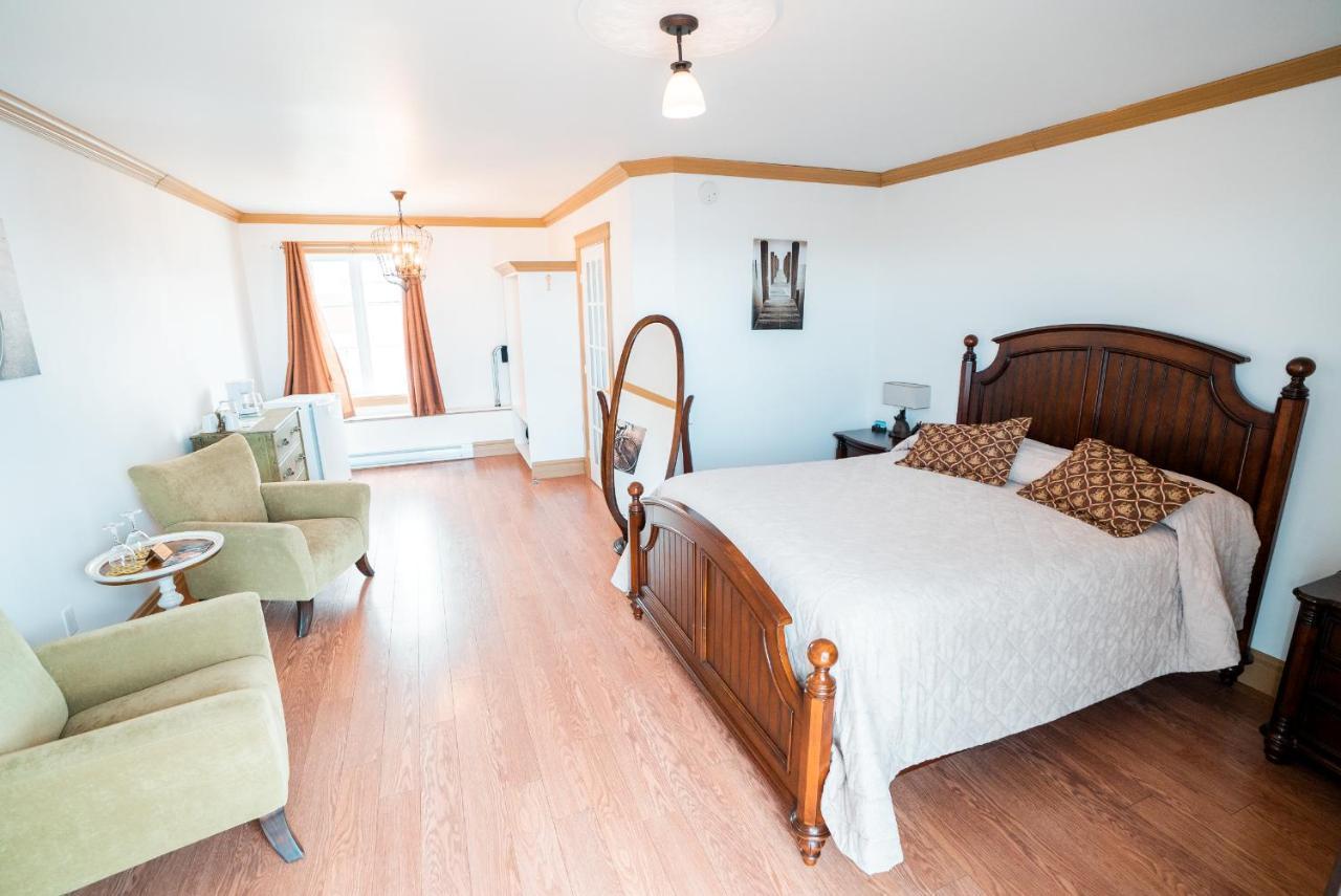 Auberge Du Vieux Faubourg Sainte Anne-des-Chênes Екстериор снимка
