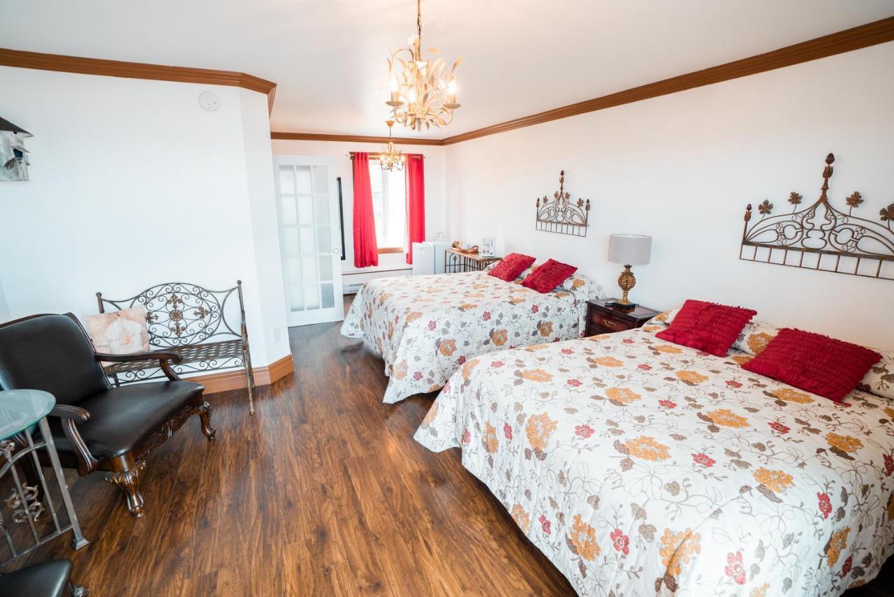 Auberge Du Vieux Faubourg Sainte Anne-des-Chênes Екстериор снимка