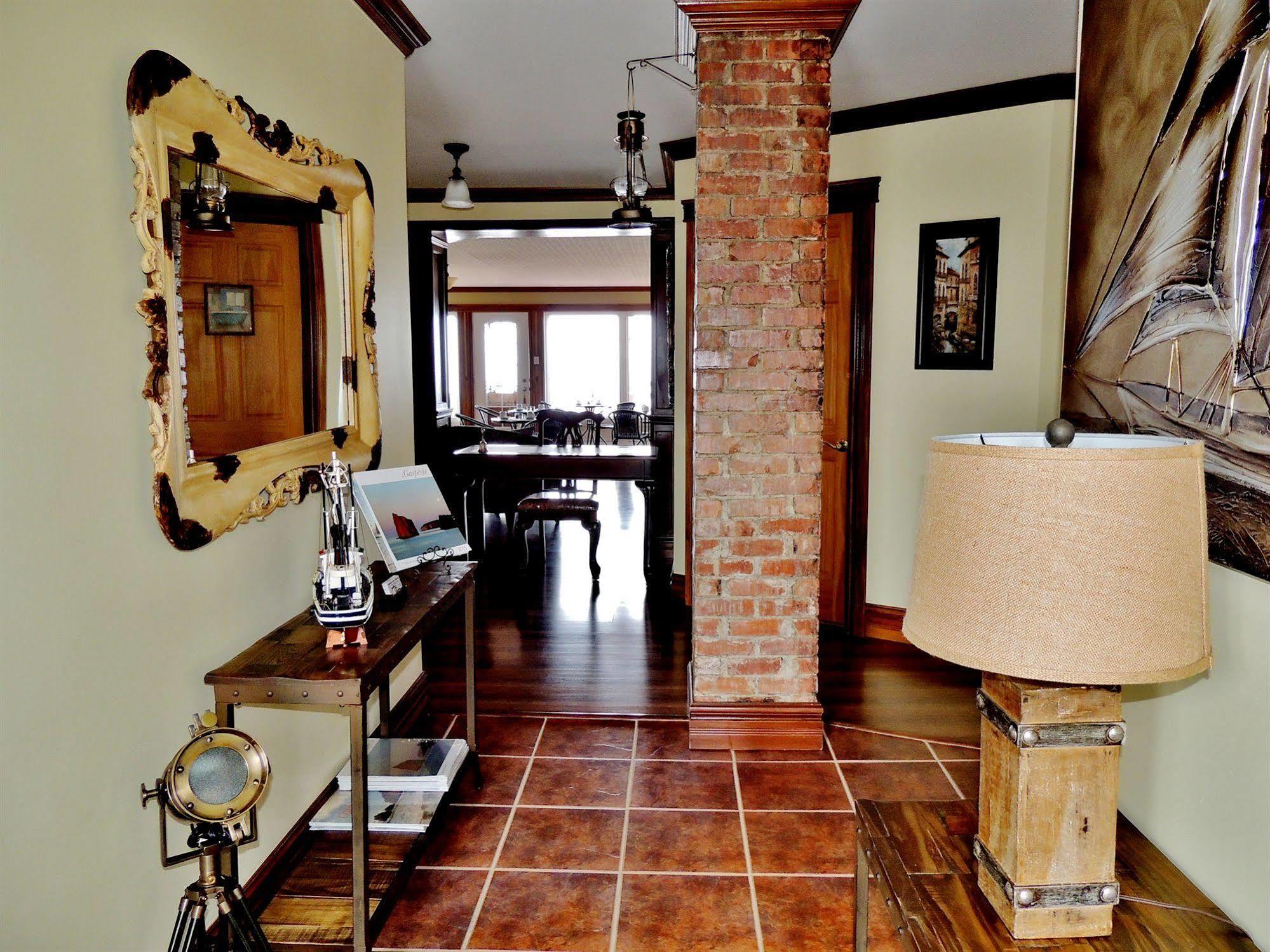 Auberge Du Vieux Faubourg Sainte Anne-des-Chênes Екстериор снимка