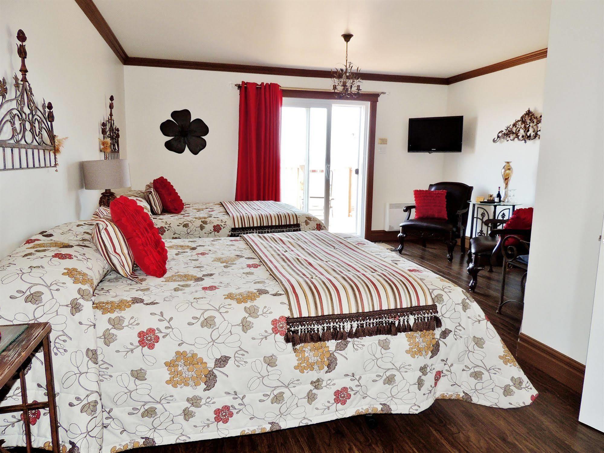 Auberge Du Vieux Faubourg Sainte Anne-des-Chênes Екстериор снимка